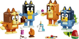 LEGO Bluey 11217 Familia de Bluey para Construir - producto montado sobre fondo blanco