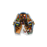 Rincón entre Libros LEGO 11379 entreabierto con la escalera de caracol