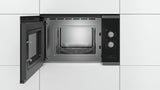 Microondas Integrable Bosch BFL520MS0 20L 800W Negro Inox (vista 2)
