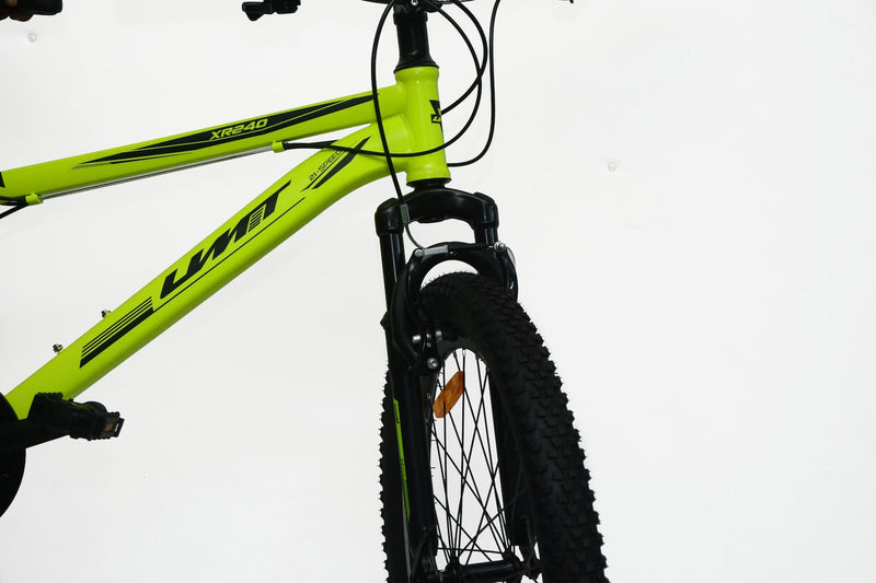 Detalle del cuadro y horquilla de la bicicleta UMIT XT24 Region X en verde, mostrando la geometría deportiva, soldaduras reforzadas y acabado resistente a la intemperie

