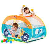 Dos niños jugando en la tienda coche Moltó 24725, con bolas de colores alrededor
