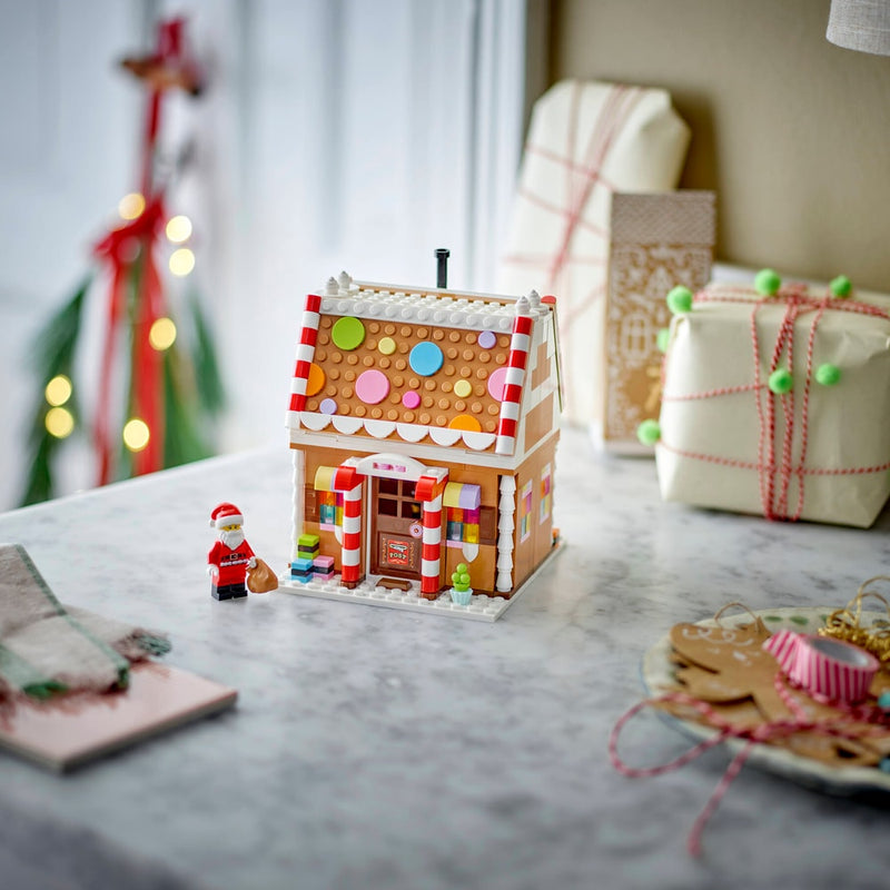 La casa de jengibre LEGO 40809 como decoración de Navidad