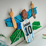 Mosaico LEGO Editions 43018 Messi colgado en pared blanca vista oblicua - decoración interior fans Argentina y fútbol