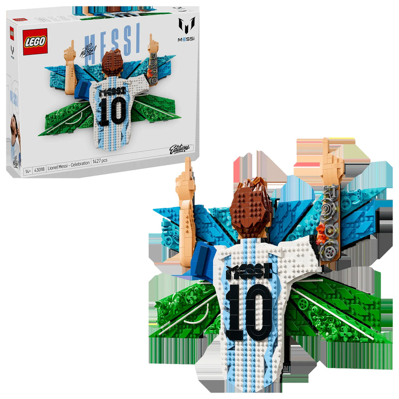 Display LEGO Editions 43018 Messi: caja del set Editions junto al mosaico Lionel Messi celebración montado - lo que recibes