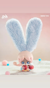 Cup Rabbits Inner Desire figura rosa con orejas celestes y guantes florales, art toy Awake Toys