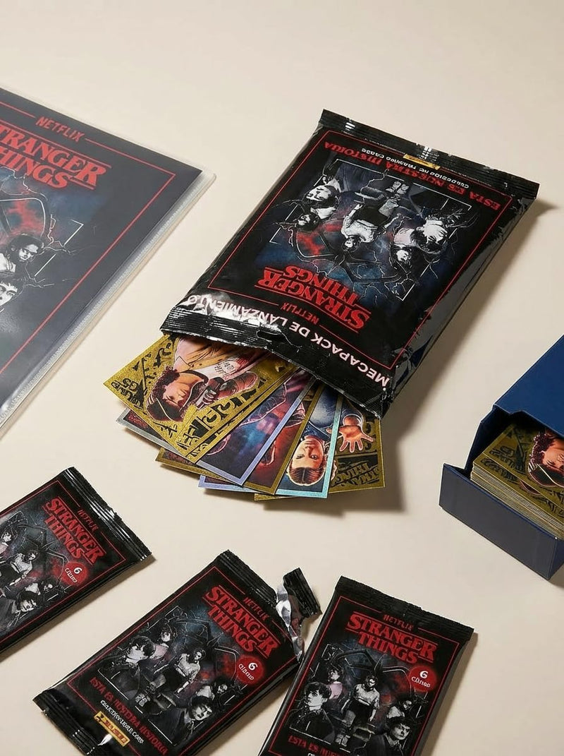 Panini Stranger Things Megapack de Lanzamiento HC Trading Cards con 8 Sobres Extra y Deckbox 80+