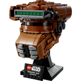 LEGO 75351 Casco de la Princesa Leia (Boushh) montado sobre su soporte con placa, vista frontal en tres cuartos