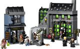 Set LEGO Harry Potter 76471 Tiendas Mágicas del Callejón Knockturn montado: tienda Potages de calderos azul, Borgin & Burkes con ventanas verdes y arco Knockturn Alley - minifiguras Hermione, Ron, Harry, Draco Malfoy, Narcisa, Mr. Borgin y Fenrir Greyback