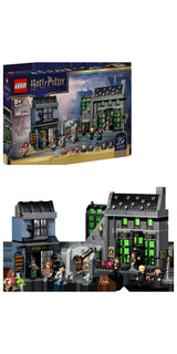 Display LEGO Harry Potter 76471: caja del set Tiendas Mágicas Callejón Knockturn junto al modelo montado con sus 10 minifiguras del universo mágico - contenido del pedido