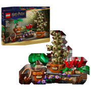 Display LEGO Harry Potter 76474: caja del set Plantas de Herbología junto a las 3 plantas mágicas montadas (Mandrágora, Mimbulus Mimbletonia, Geranios Colmilludos) - lo que recibes