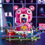 Set LEGO Fortnite 77082 Caverna Descontrol expuesto sobre escritorio gaming - oso rosa gigante Cuddle Team Leader con corazón eléctrico, montaña rusa morada y minifiguras Fortnite