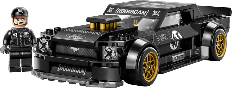 Set LEGO Speed Champions 77262 Ken Block 1965 Ford Mustang Hoonicorn RTR V1 montado: muscle car negro mate icónico con compressor V8 sobre capó, ruedas doradas, stickers HOONIGAN/Ford/Mustang/43/K Hoonigan y minifigura Ken Block con gorra - 345 piezas