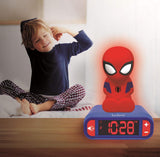 Despertador Spider-Man Lexibook RL800SP: niño desperezándose junto al despertador de Spider-Man