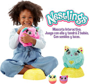 Nestlings Celeste de Goliath, mamá y bebés interactivos que fomentan el juego afectivo y cuidados.
