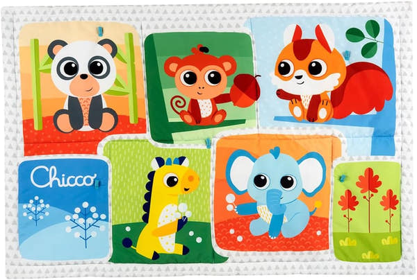 Alfombra de juego XXL CHICCO Amigos del Bosque de 135x90cm con diseño colorido de animales del bosque, 5 anillos para enganchar juguetes y tejido suave lavable a máquina,
