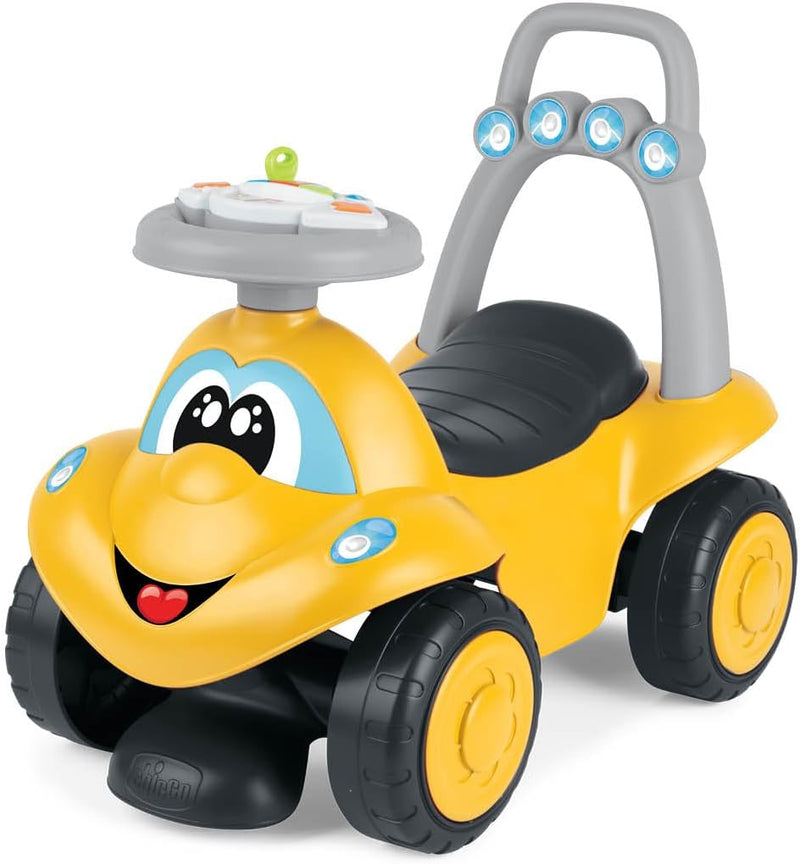 Andador evolutivo CHICCO Billy Walk&Ride en color amarillo vibrante con manillar ergonómico trasero, volante interactivo con sonido y ruedas grandes estables, diseñado para acompañar los primeros pasos del bebé con seguridad
