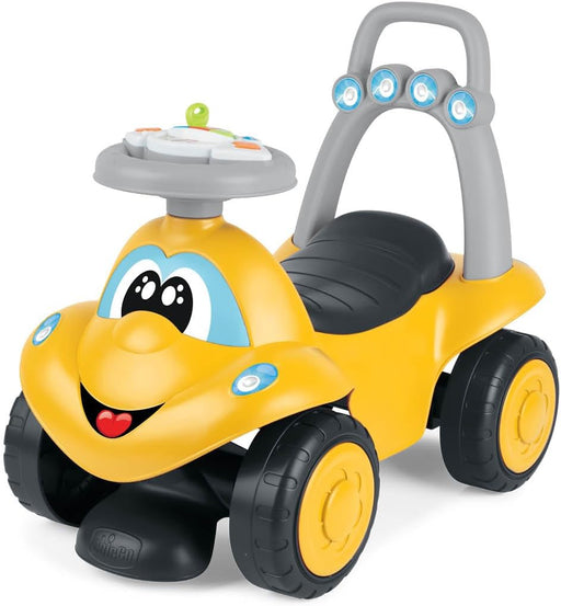 Andador evolutivo CHICCO Billy Walk&Ride en color amarillo vibrante con manillar ergonómico trasero, volante interactivo con sonido y ruedas grandes estables, diseñado para acompañar los primeros pasos del bebé con seguridad
