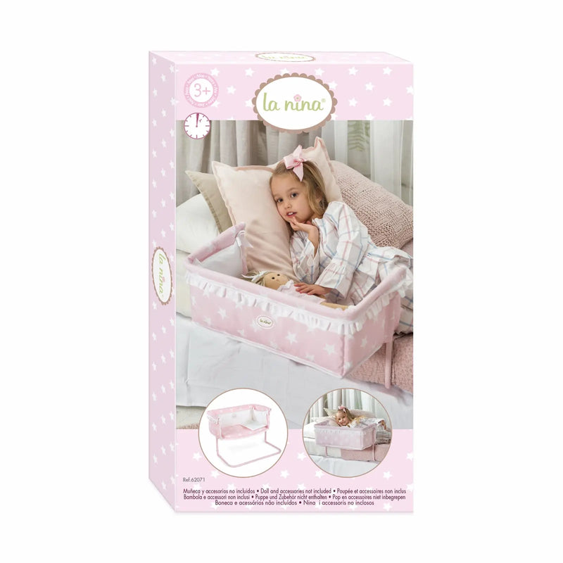 Caja cuna colecho Carlota mostrando sistema sujeción y accesorios incluidos
