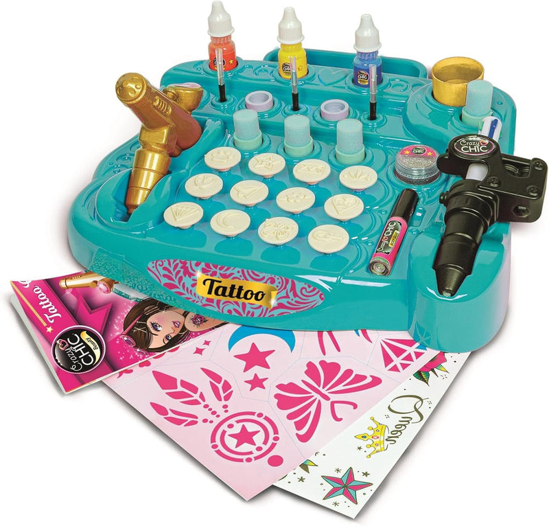 Caja del Tattoo Studio Clementoni mostrando los componentes incluidos para diseñar y aplicar tatuajes temporales con efectos especiales y brillos
