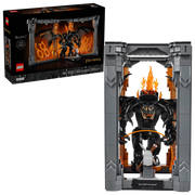 Caja del set LEGO 10367 Icons Rincón entre Libros: Balrog™, con escena montada y figura articulada del Balrog.