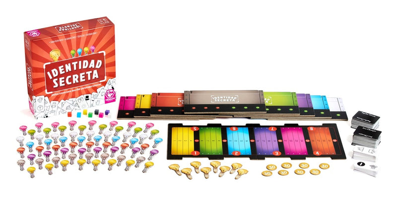 Componentes de Identidad Secreta sobre la mesa de juego