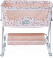 Cuna para muñecas Chicco Next2Me de juguete con lateral abatible, estructura de metal y diseño realista en colores neutros para juego simbólico
