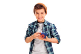 Niño usando la cámara infantil Lexibook Spider-Man