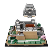 Detalle LEGO Castillo de Himeji 21060 mostrando torrecillas blancas y estructura defensiva feudal
