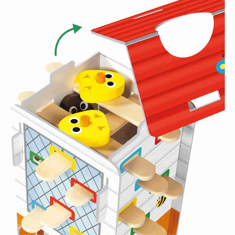 Detalle de piezas y dados del juego.
