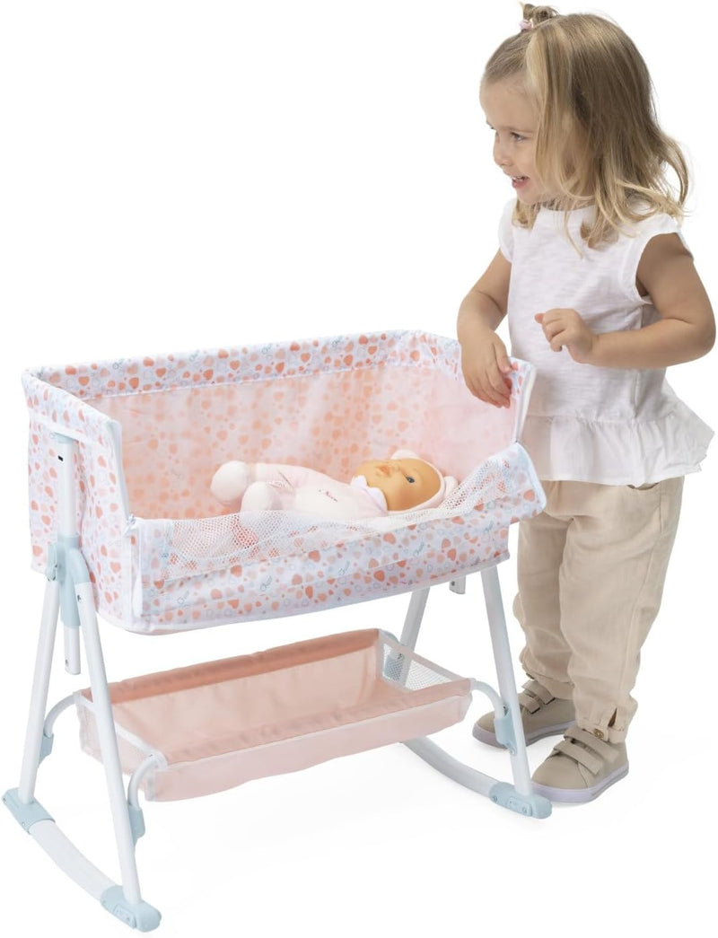 Detalle del lateral abatible con cremallera de la cuna Next2Me de Chicco que permite colocarla junto a la cama para juego de colecho realista
