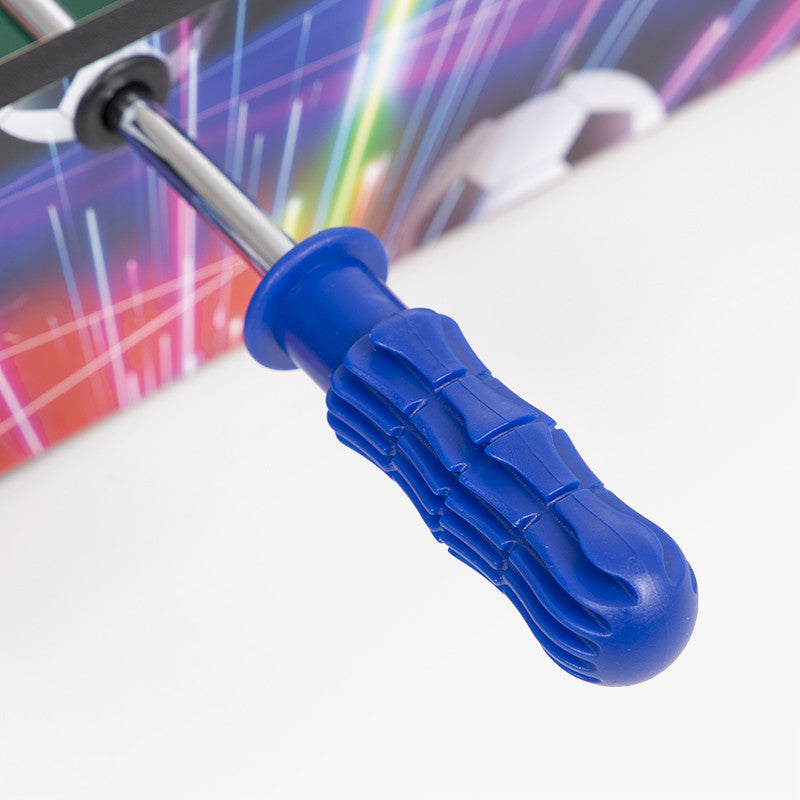 Detalle del marcador y accesorios del futbolín Games Hub.
