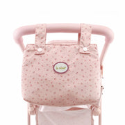 Detalle doble capazo gemelar Olivia con volantes y bolso rosa

