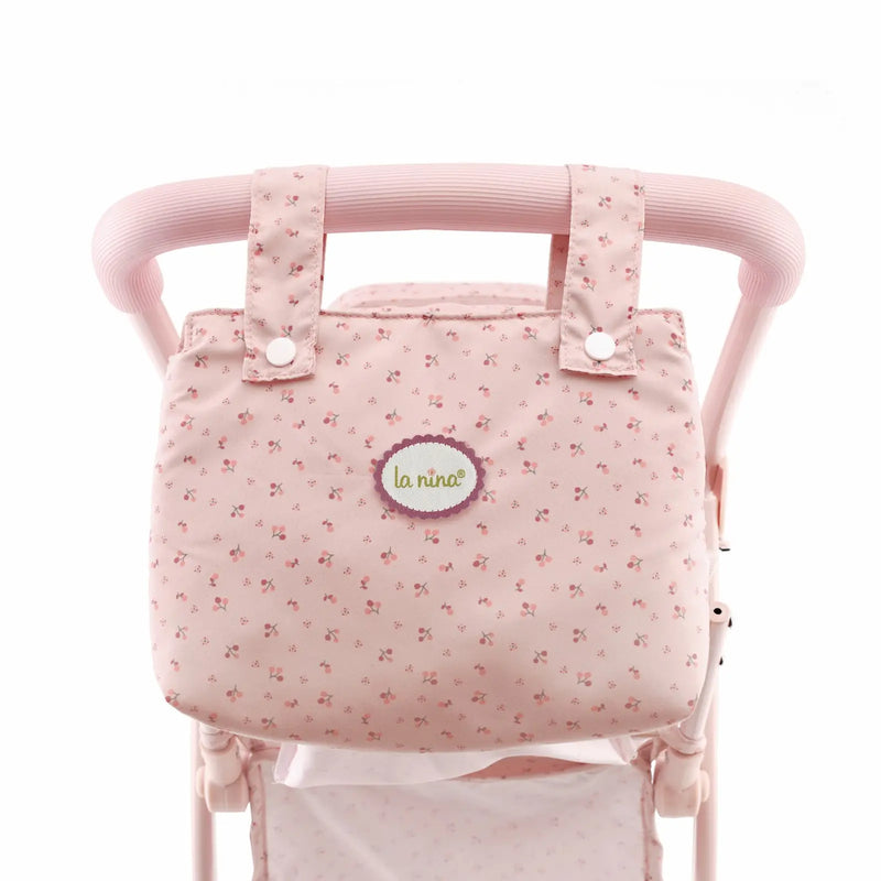 Detalle doble capazo gemelar Olivia con volantes y bolso rosa
