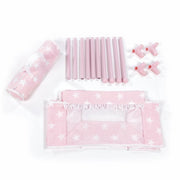 Detalle piezas desmontadas cuna Carlota: estructura rosa y textiles estrellas
