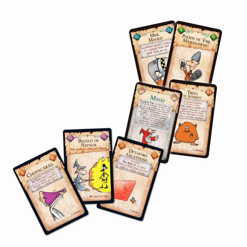 Detalle de cartas con monstruos y objetos de Munchkin.
