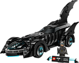 Detalles LEGO DC Batman 76304: minifigura Batman con base especial, placa informativa del vehículo y elementos decorativos auténticos del Batmóvil
