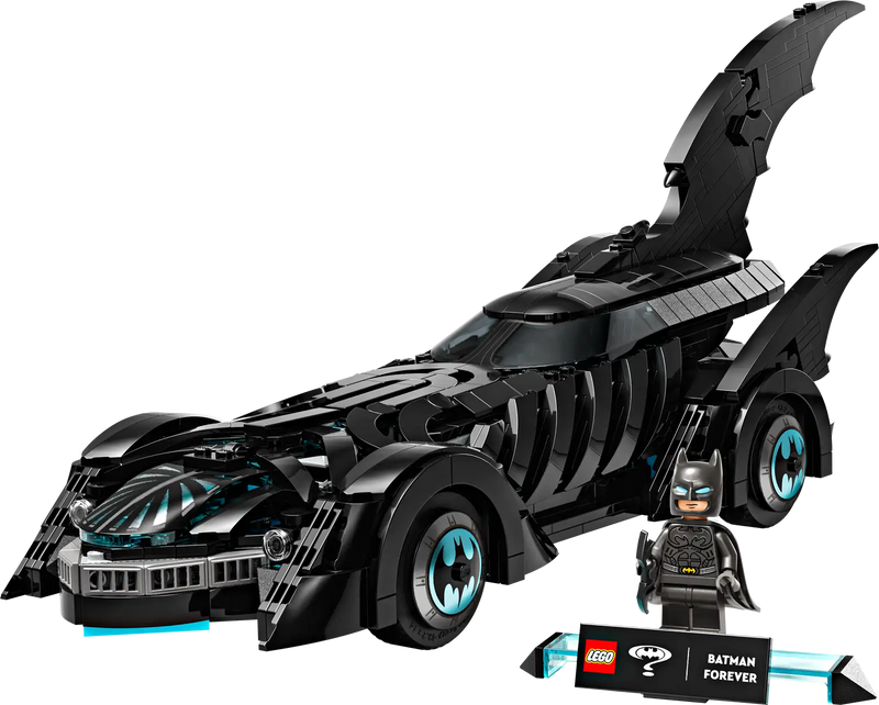 Detalles LEGO DC Batman 76304: minifigura Batman con base especial, placa informativa del vehículo y elementos decorativos auténticos del Batmóvil
