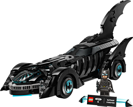 Detalles LEGO DC Batman 76304: minifigura Batman con base especial, placa informativa del vehículo y elementos decorativos auténticos del Batmóvil
