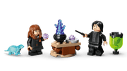 Dos minifiguras LEGO Harry Potter 76464: Hermione túnica, Snape negro, Patronus nutria y caldero pociones
