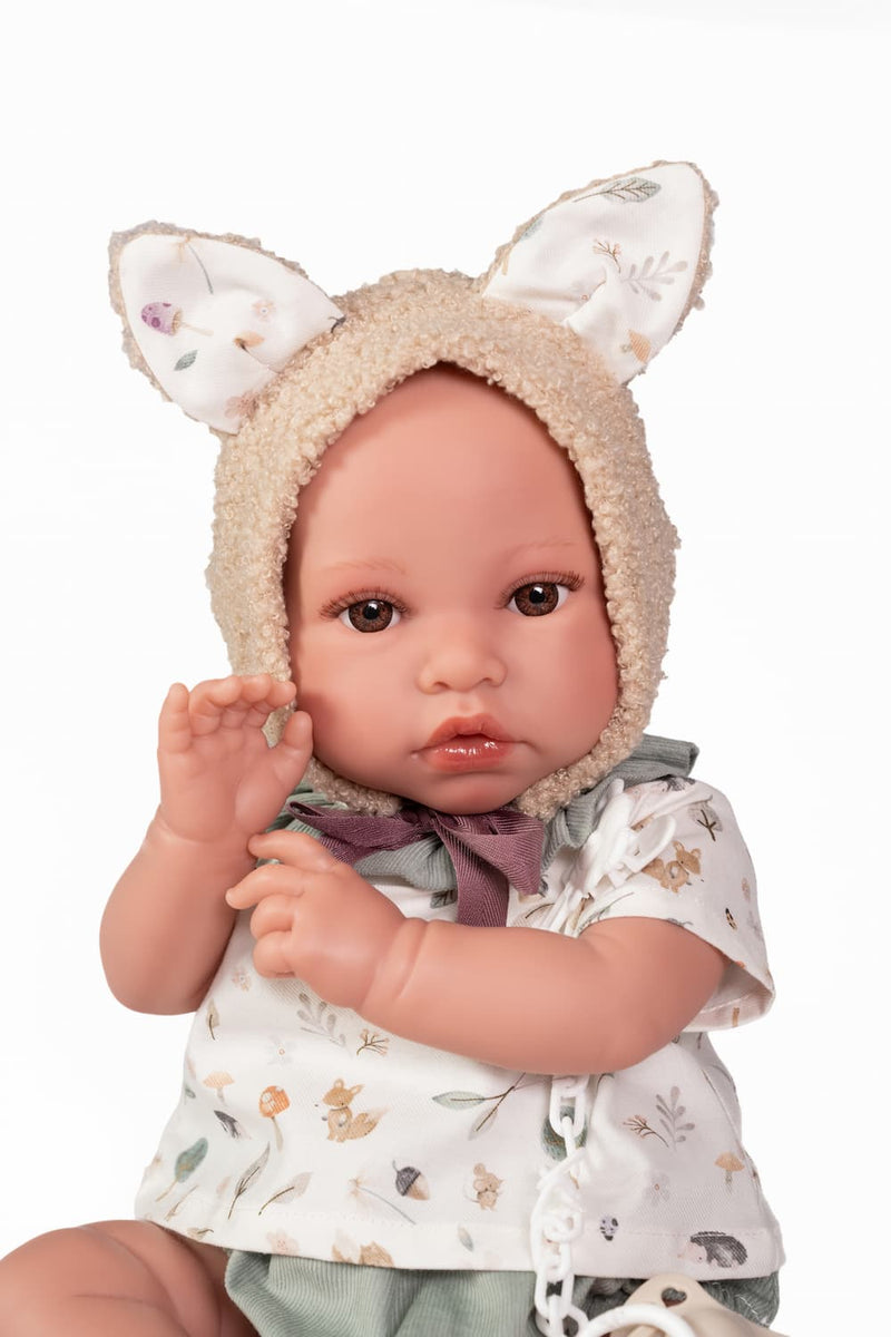 Erik 33014 muñeco Antonio Juan con portabebé
