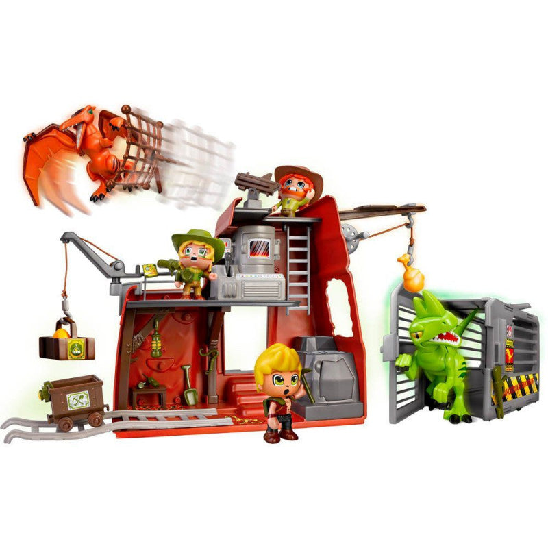 Famosa Pinypon Action Wild Dinosaurios Atacan al Campamento (700016683)