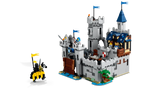 Interior detallado LEGO Castillo Medieval 31168: gran salón, establo, herrería, alcoba del rey, cofre del tesoro y terrazas almenadas
