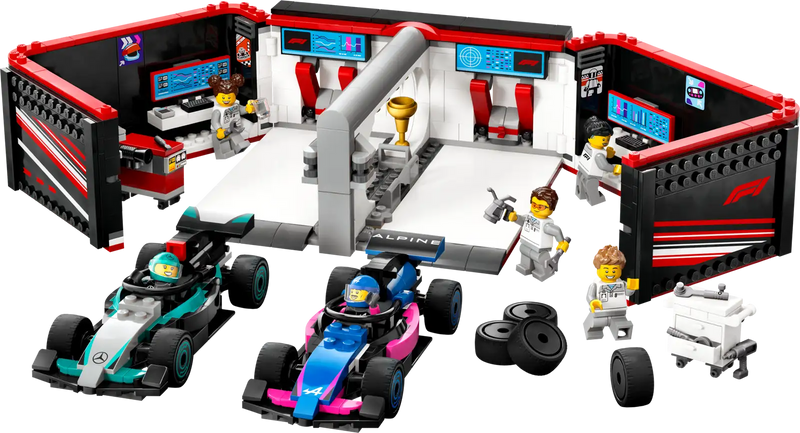 LEGO City 60444 Garaje de F1 construido y abierto de 46 cm de anchura mostrando los 2 coches de carreras Mercedes-AMG y Alpine en plataformas de lanzamiento, taller con estación de soldadura, herramientas, neumáticos lisos y trofeo. Garaje portátil de Formula 1 con 678 piezas y garantía de 3 años.
