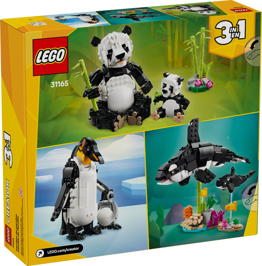 LEGO Creator 31165 Familia de Pandas construido - Figura articulada de panda adulto de 14 cm con boca, cabeza, cuello y garras móviles junto a su cachorro y brote de bambú. Set 3en1 de construcción con 626 piezas.
