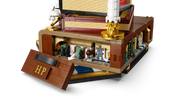 LEGO Harry Potter 76466 interior baúl con escena trol, libros apilados, Hedwig blanca y accesorios mágicos
