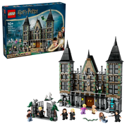 LEGO Harry Potter Mansión Malfoy 76453 completa con 1601 piezas y 6 minifiguras sobre fondo blanco
