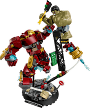 LEGO Marvel Hulkbuster 76343 vista completa armadura articulada vs Hulk con semáforo, base Vengadores
