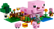 LEGO Minecraft 21268 Casa-Cerdo Bebé construida mostrando la casa con forma de cerdo con interior equipado (mesa de trabajo, cama, librería), campo con entrada para el cerdo bebé, huerto de verduras y personajes incluidos. Set de construcción de 238 piezas de 8x19x16 cm basado en el videojuego Minecraft.
