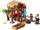 LEGO ONE PIECE set 75636 con caja del producto y cabaña construida mostrando Luffy, Shanks, Makino en escena de playa con bote pirata y embarcadero detallado
