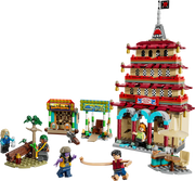 LEGO ONE PIECE set 75638 construido mostrando pagoda de 29cm, puesto de tiro, atracción Shark Attack, cañones funcionales y minifiguras de la Banda del Sombrero de Paja
